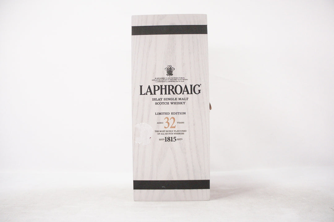 Laphroaig 32 Years Old Cask Strength NV