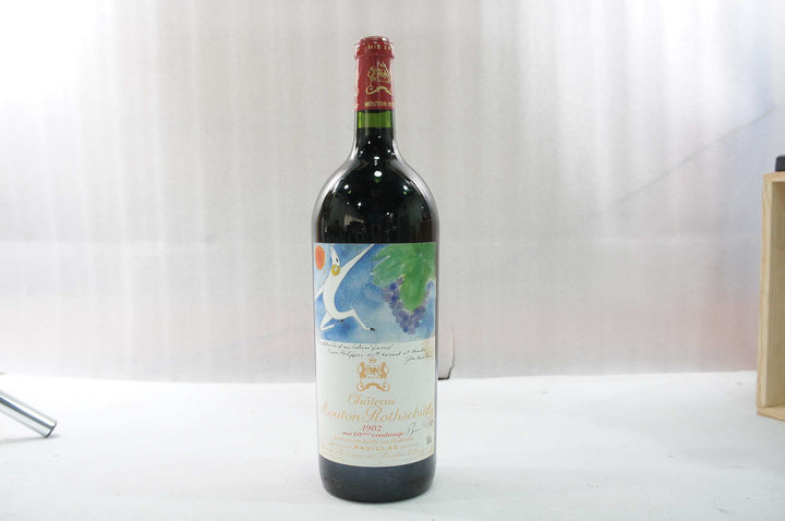 Chateau Mouton Rothschild (Magnum) 1982 *